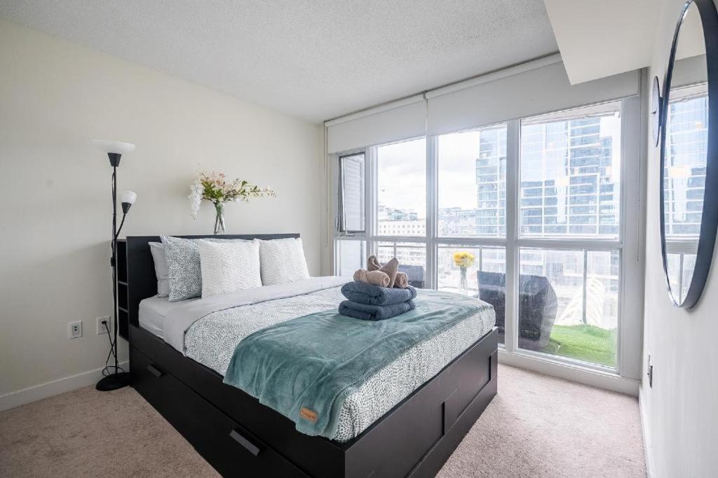 Cozy Condo In Downtown Toronto + Free Parking Kültér fotó