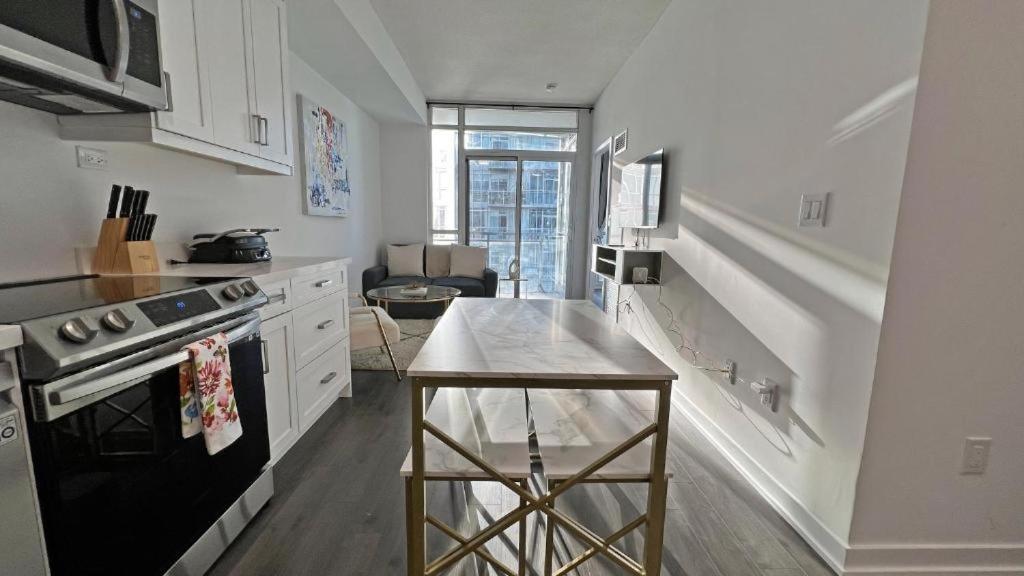 Cozy Condo In Downtown Toronto + Free Parking Kültér fotó