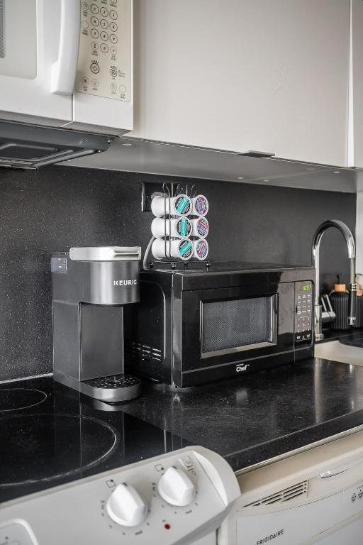 Cozy Condo In Downtown Toronto + Free Parking Kültér fotó