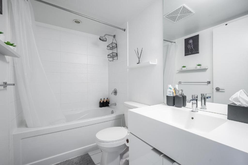 Cozy Condo In Downtown Toronto + Free Parking Kültér fotó