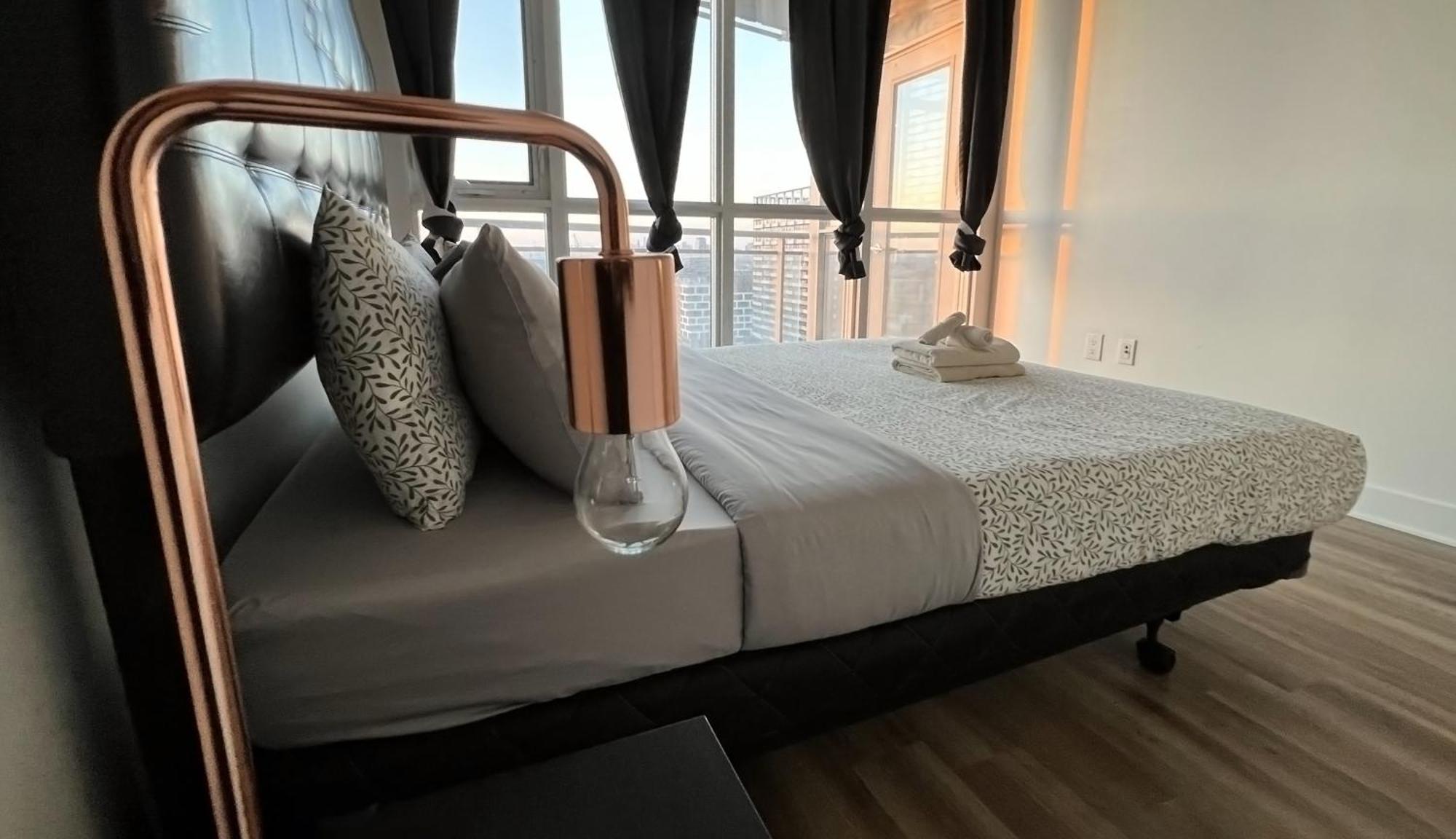 Cozy Condo In Downtown Toronto + Free Parking Kültér fotó